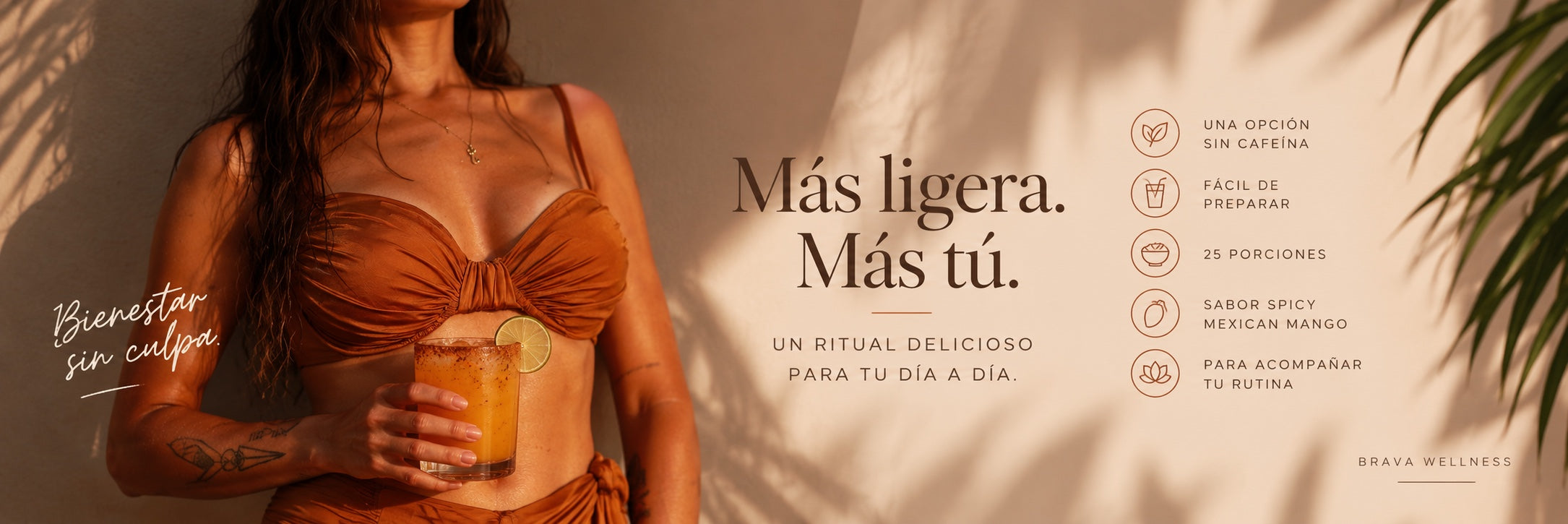 Mujer disfrutando una Limonada Slim. Más ligera, más tú.